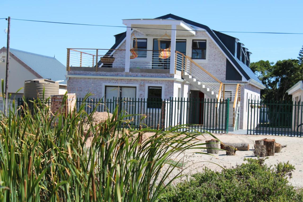 Red Bishop - Birds, & Beauty Apartment Langebaan